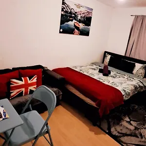 Guest house Merciful King Room, In Zone 2-3, London